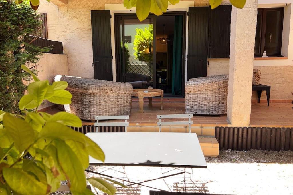 Cocoon'Isle - Jardinet- Jacuzzi Daire LʼIsle-sur-la-Sorgue Dış mekan fotoğraf