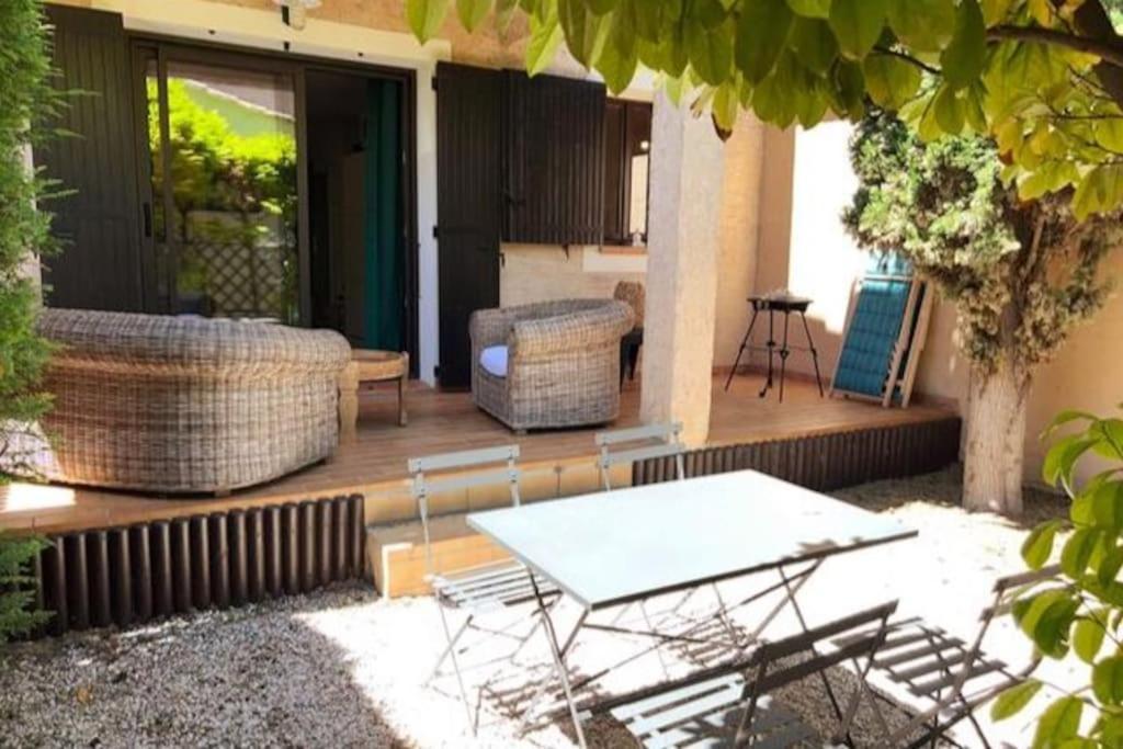 Cocoon'Isle - Jardinet- Jacuzzi Daire LʼIsle-sur-la-Sorgue Dış mekan fotoğraf